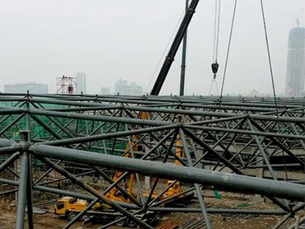 龙泉螺栓球网架结构